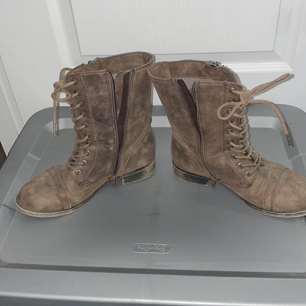 Boots - Picture 3 of 7